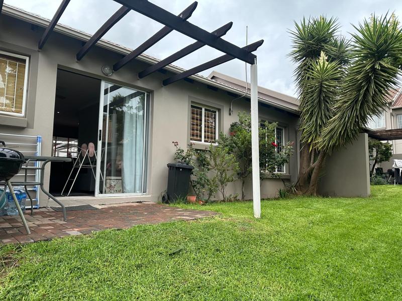 To Let 2 Bedroom Property for Rent in Greenstone Hill Gauteng