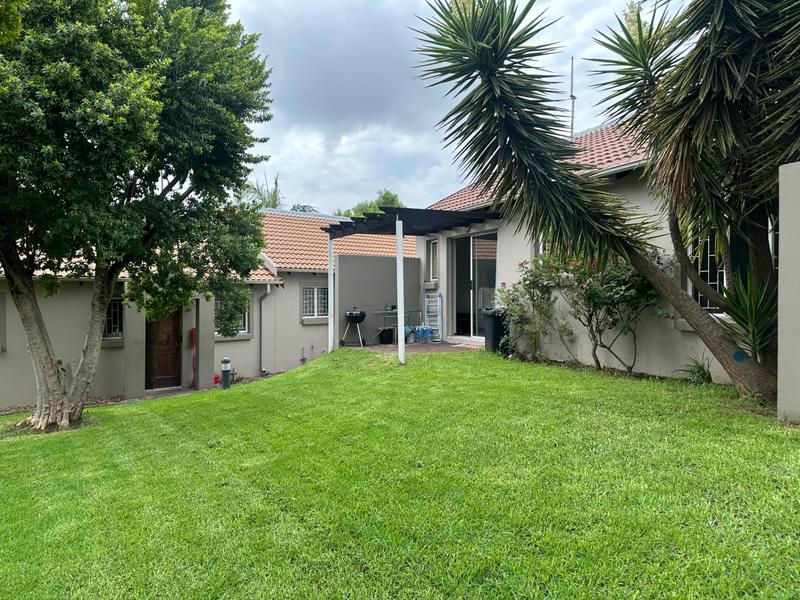 To Let 2 Bedroom Property for Rent in Greenstone Hill Gauteng