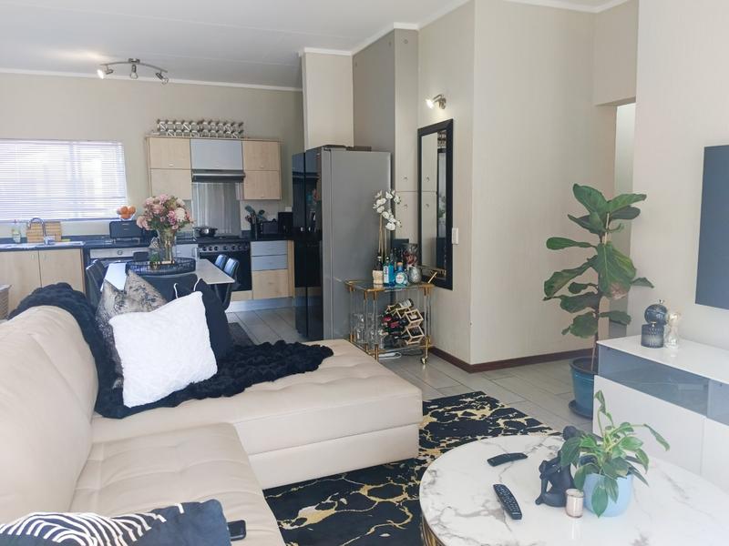 To Let 2 Bedroom Property for Rent in Broadacres Gauteng