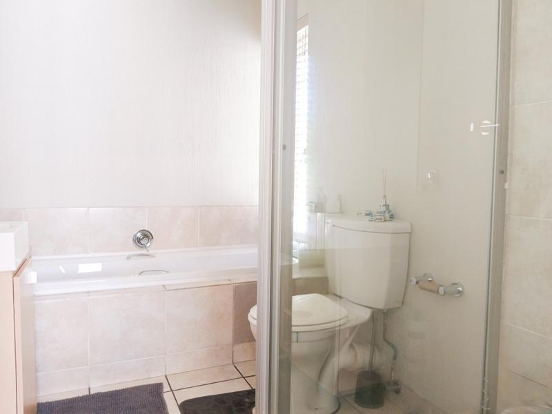 To Let 2 Bedroom Property for Rent in Broadacres Gauteng