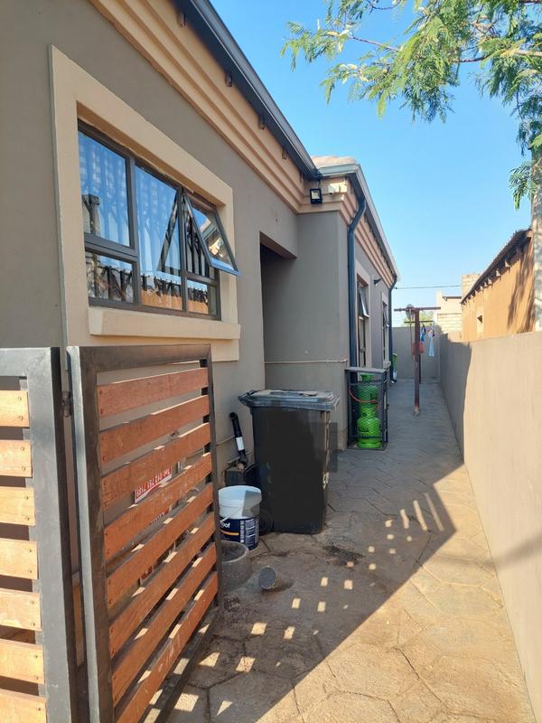 3 Bedroom Property for Sale in Lotus Gardens Gauteng