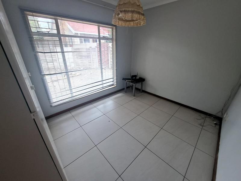 To Let 3 Bedroom Property for Rent in Rooihuiskraal Gauteng