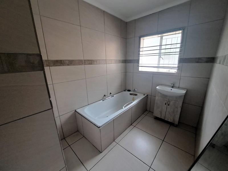 To Let 3 Bedroom Property for Rent in Rooihuiskraal Gauteng