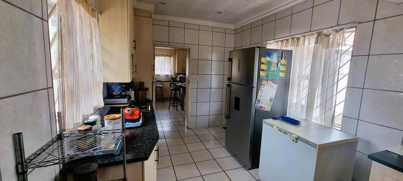 6 Bedroom Property for Sale in Eldoraigne Gauteng