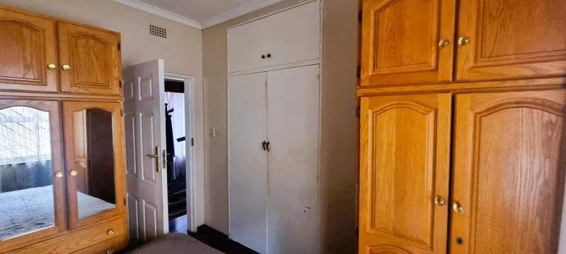 6 Bedroom Property for Sale in Eldoraigne Gauteng