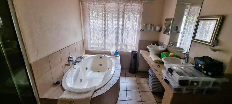 6 Bedroom Property for Sale in Eldoraigne Gauteng