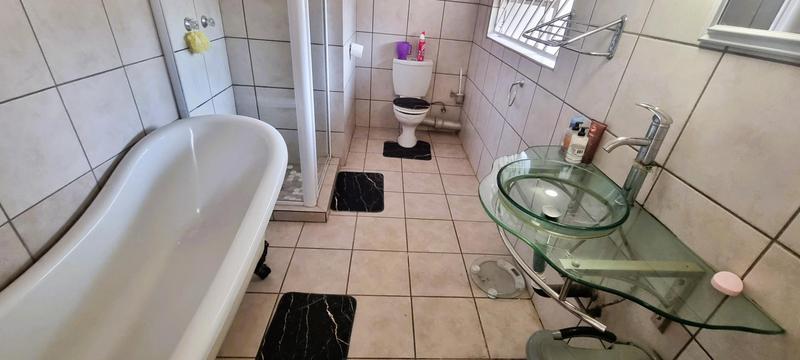 6 Bedroom Property for Sale in Eldoraigne Gauteng