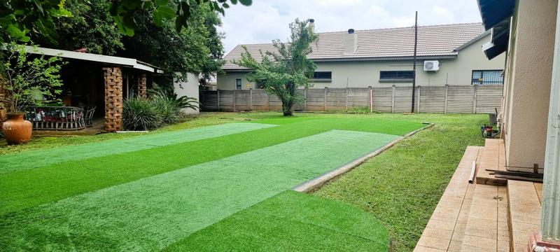 6 Bedroom Property for Sale in Eldoraigne Gauteng