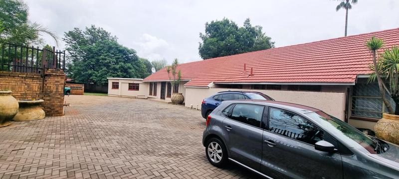 6 Bedroom Property for Sale in Eldoraigne Gauteng