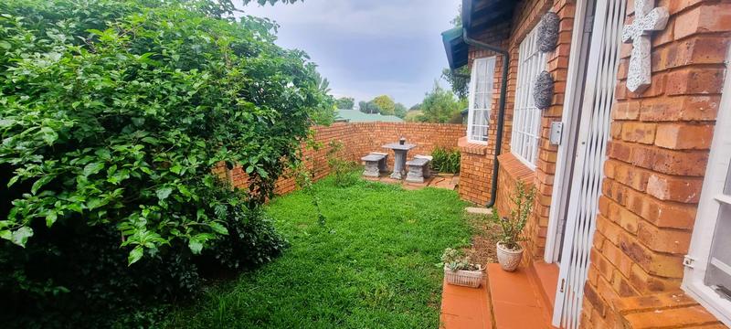 2 Bedroom Property for Sale in Hennopspark Gauteng