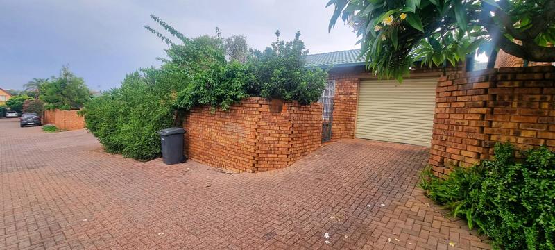 2 Bedroom Property for Sale in Hennopspark Gauteng