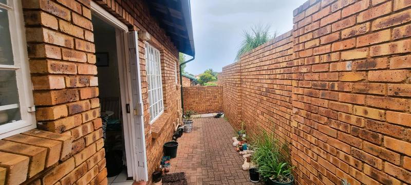 2 Bedroom Property for Sale in Hennopspark Gauteng