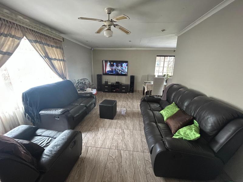 4 Bedroom Property for Sale in The Reeds Gauteng