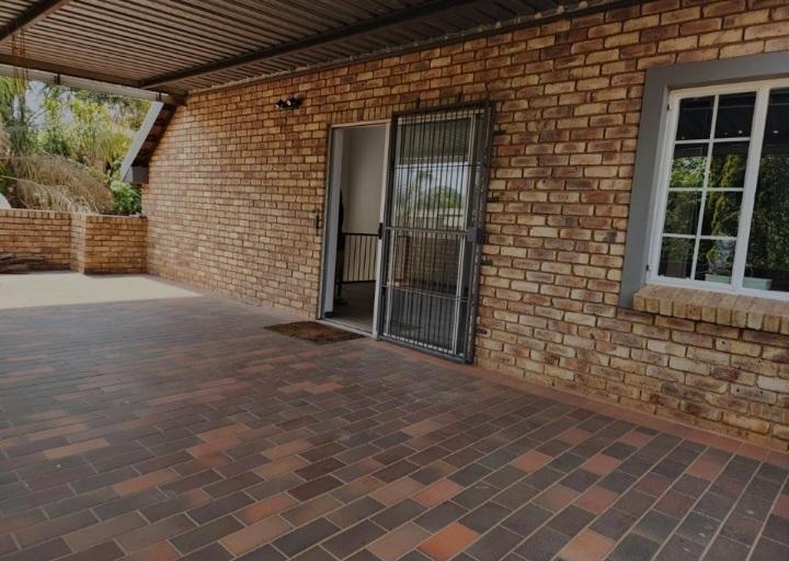 3 Bedroom Property for Sale in Die Hoewes Gauteng