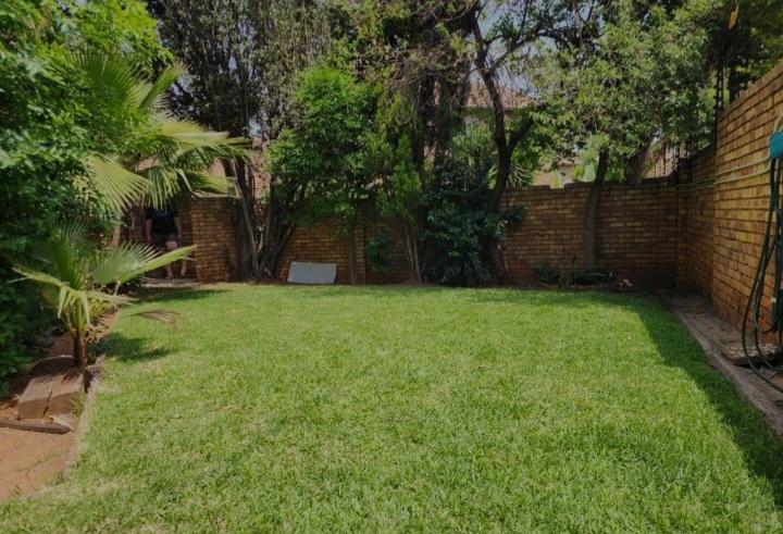 3 Bedroom Property for Sale in Die Hoewes Gauteng