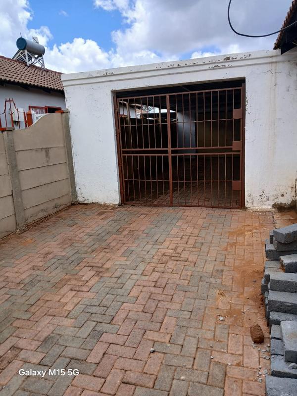 3 Bedroom Property for Sale in Lenasia South Gauteng