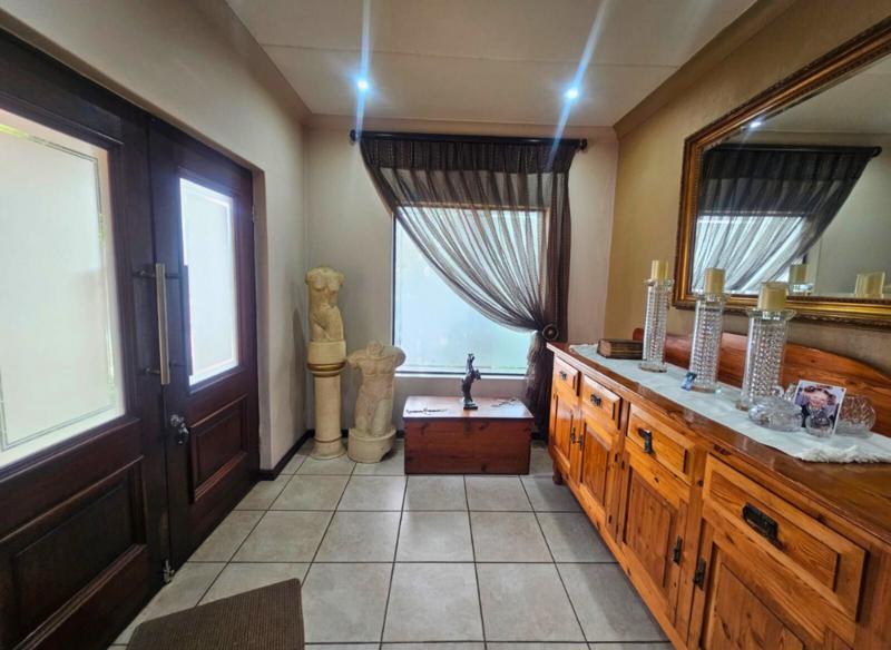 3 Bedroom Property for Sale in Glen Marais Gauteng