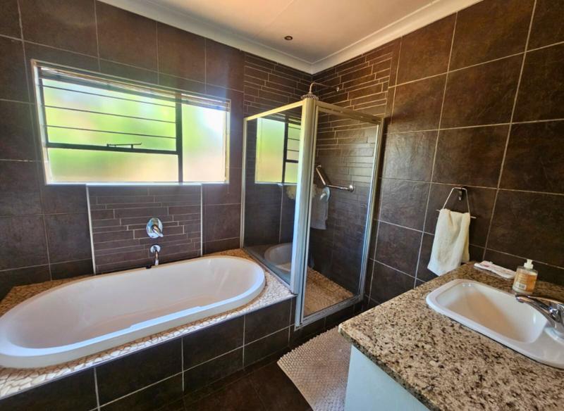 3 Bedroom Property for Sale in Glen Marais Gauteng