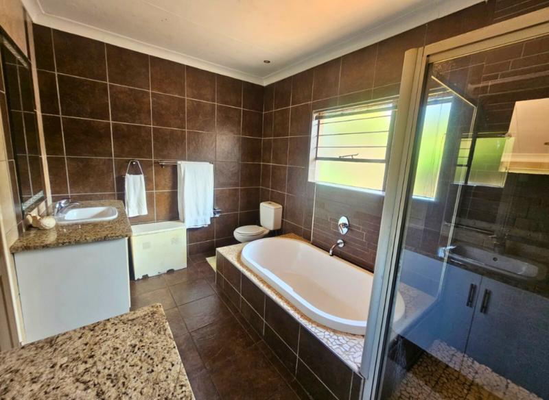 3 Bedroom Property for Sale in Glen Marais Gauteng