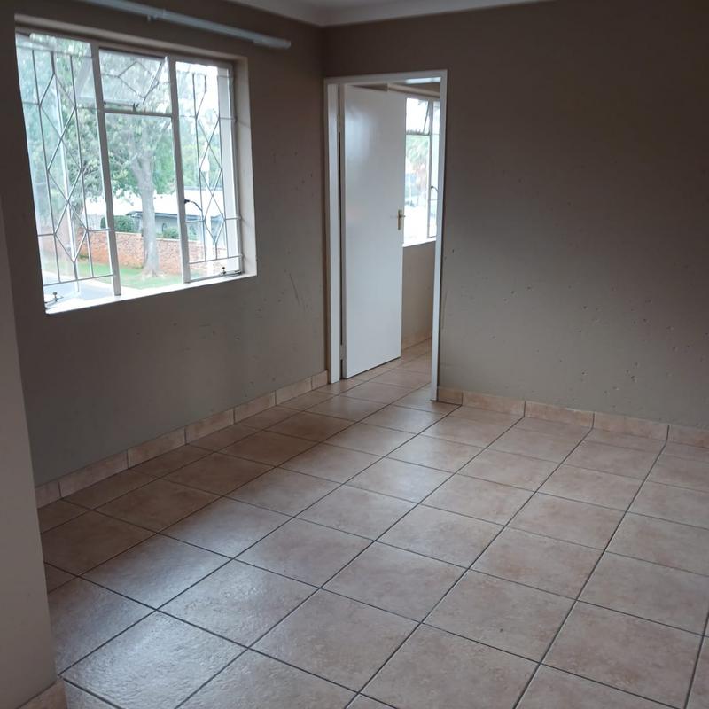 To Let 1 Bedroom Property for Rent in Florida Glen Gauteng