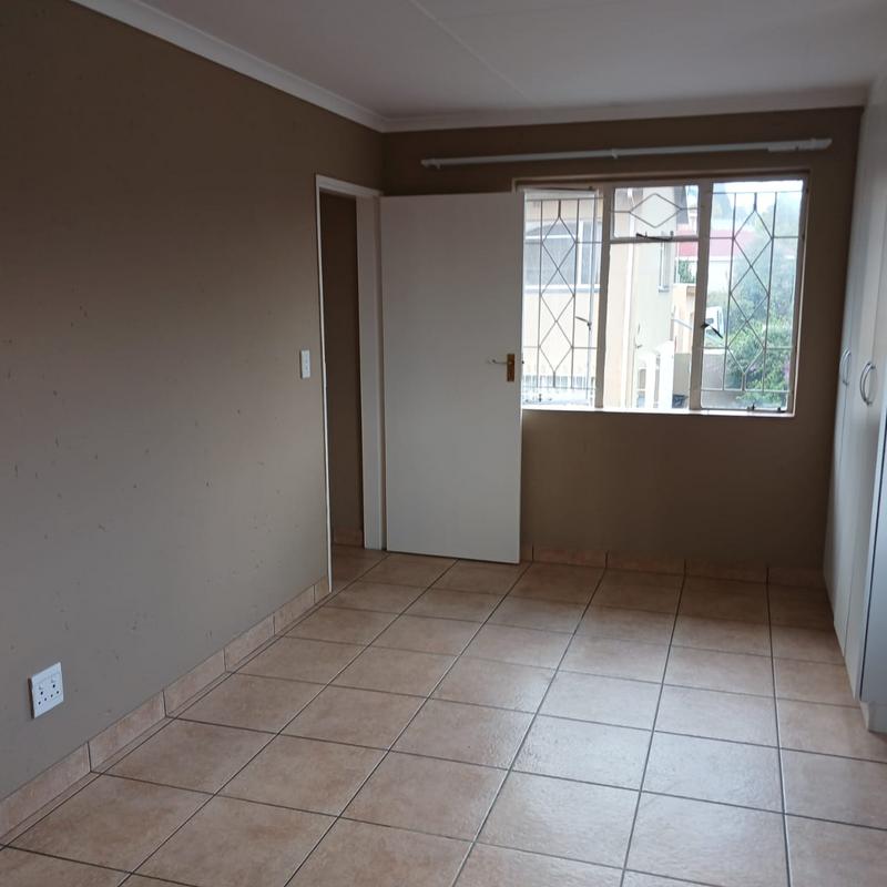 To Let 1 Bedroom Property for Rent in Florida Glen Gauteng