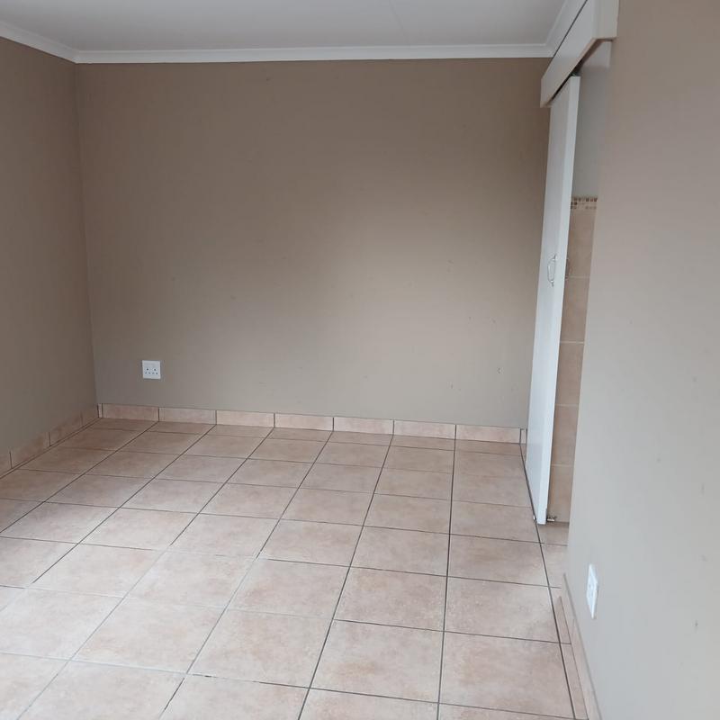 To Let 1 Bedroom Property for Rent in Florida Glen Gauteng