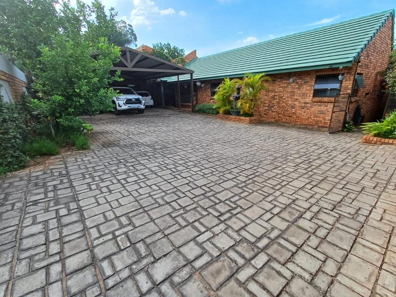 4 Bedroom Property for Sale in Florauna Gauteng