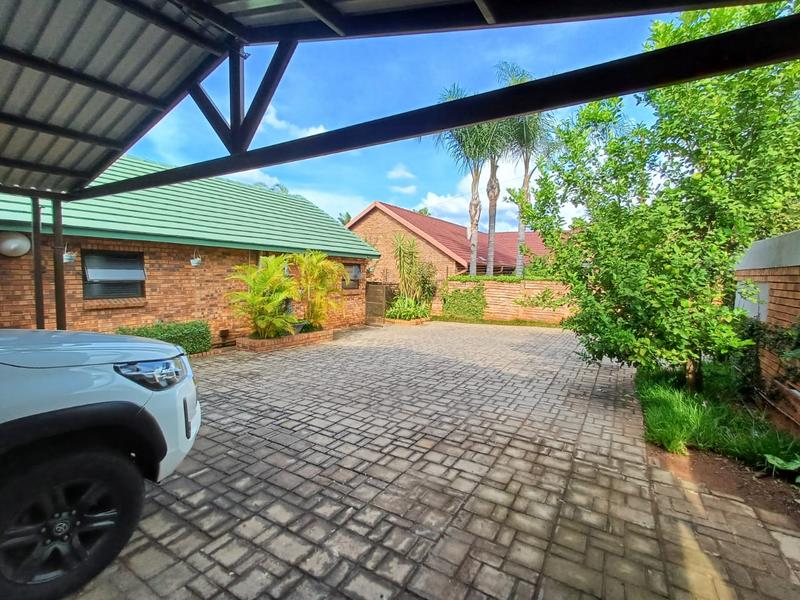 4 Bedroom Property for Sale in Florauna Gauteng