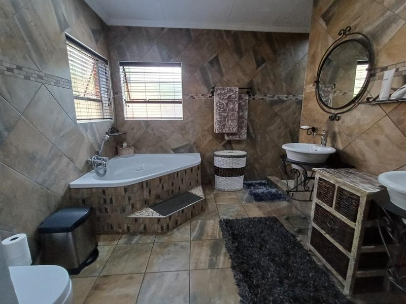 4 Bedroom Property for Sale in Florauna Gauteng