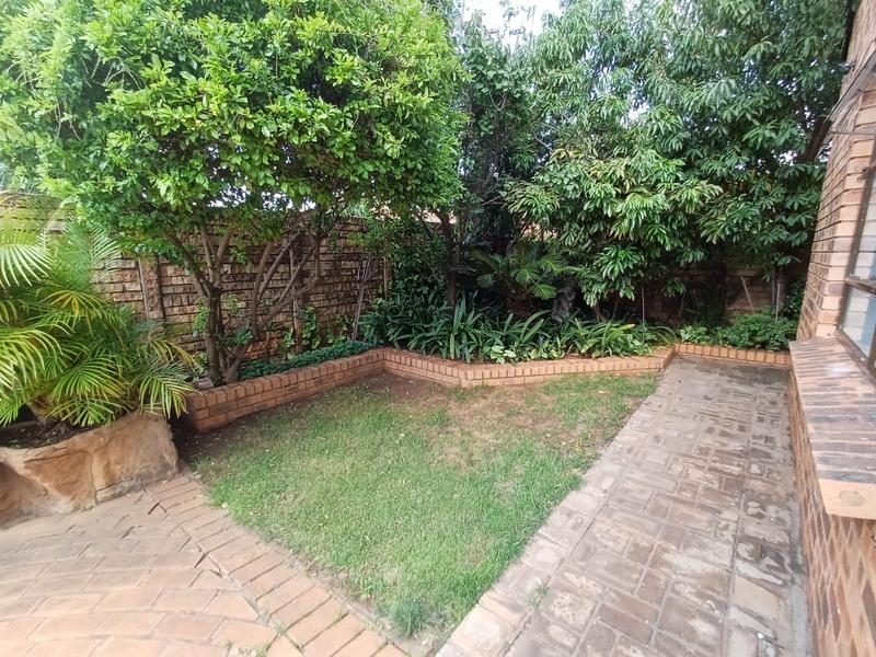 4 Bedroom Property for Sale in Florauna Gauteng