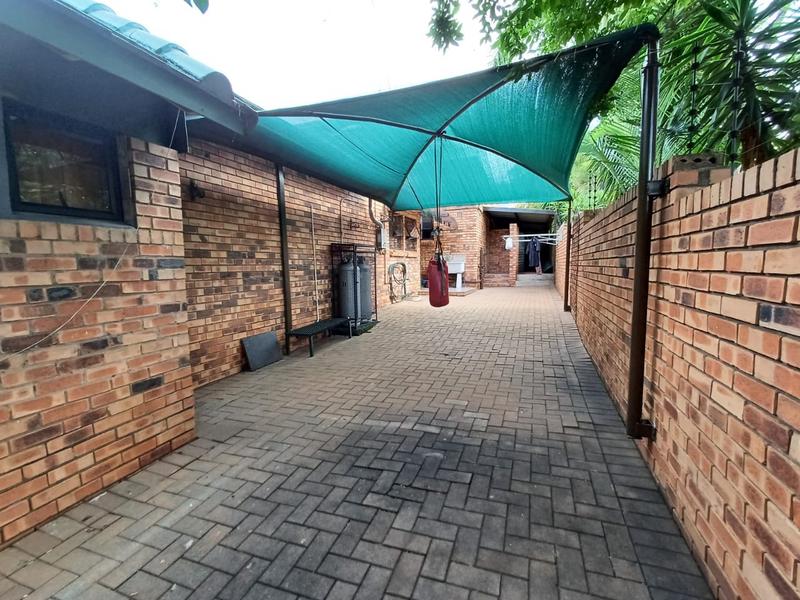 4 Bedroom Property for Sale in Florauna Gauteng