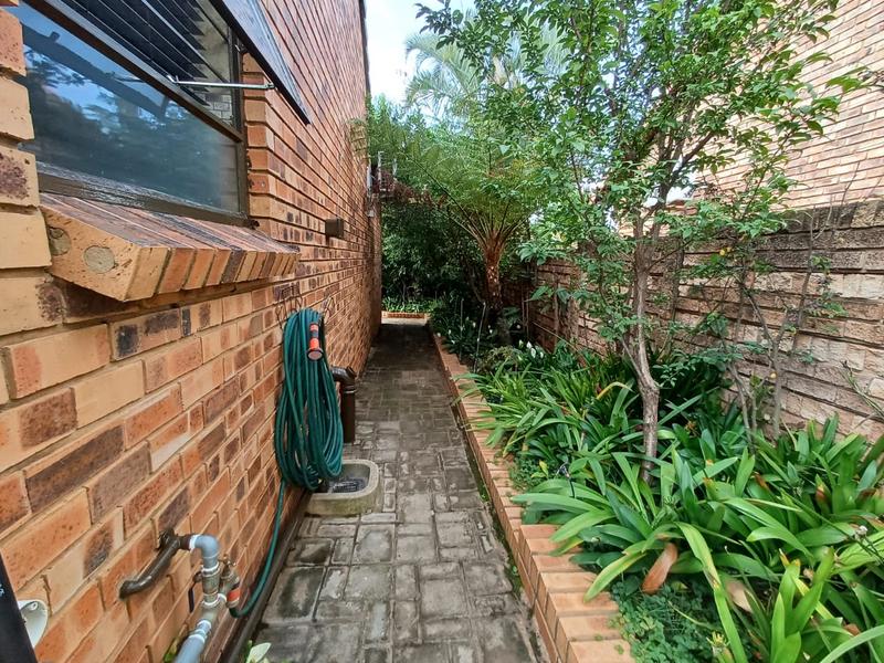 4 Bedroom Property for Sale in Florauna Gauteng