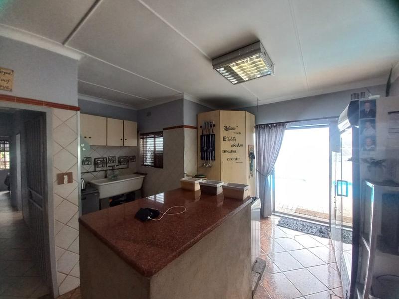 4 Bedroom Property for Sale in Mountain View Gauteng