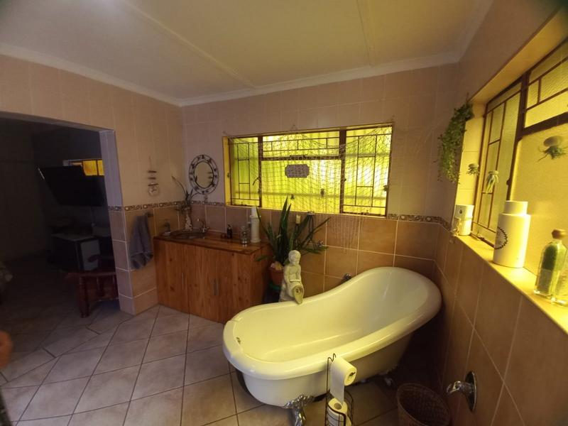 4 Bedroom Property for Sale in Mountain View Gauteng