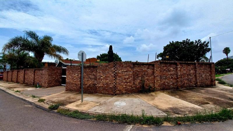 5 Bedroom Property for Sale in Pretoria Gardens Gauteng