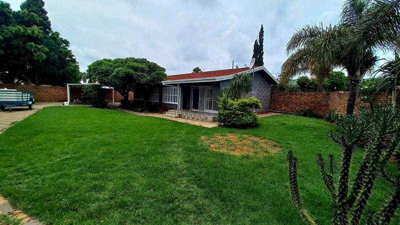 5 Bedroom Property for Sale in Pretoria Gardens Gauteng