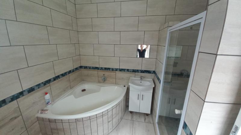 5 Bedroom Property for Sale in Pretoria Gardens Gauteng