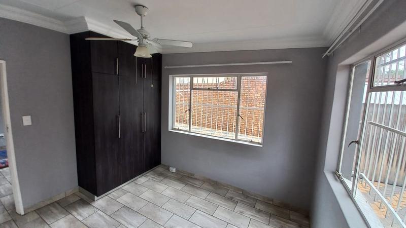 5 Bedroom Property for Sale in Pretoria Gardens Gauteng