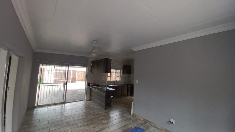 5 Bedroom Property for Sale in Pretoria Gardens Gauteng