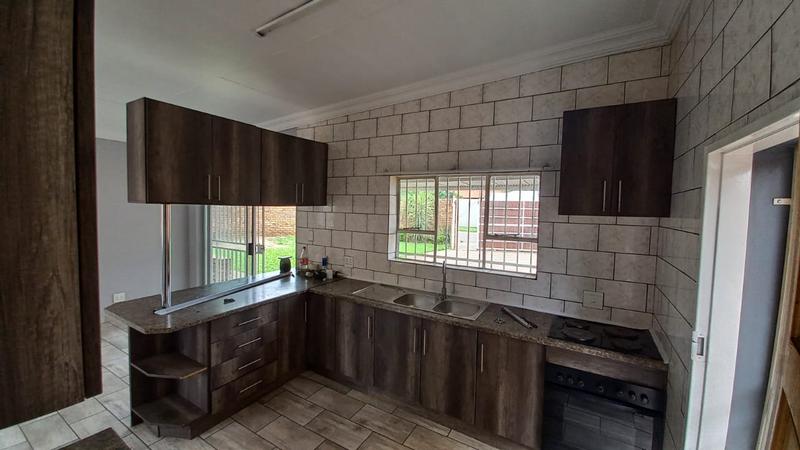 5 Bedroom Property for Sale in Pretoria Gardens Gauteng