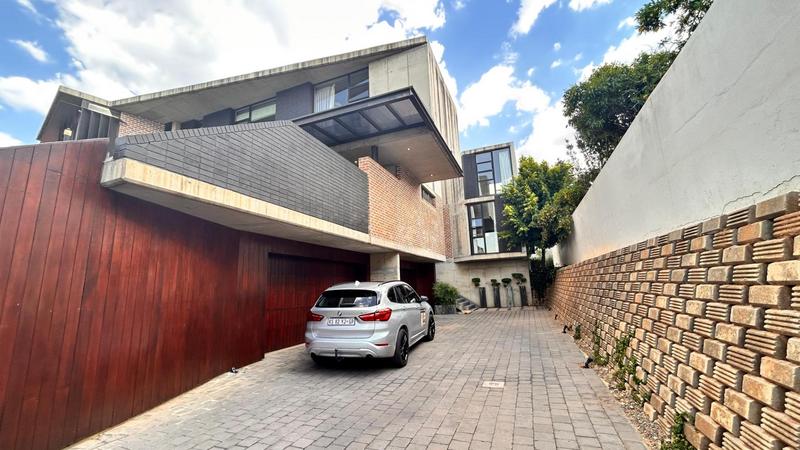 5 Bedroom Property for Sale in Waterkloof Ridge Gauteng