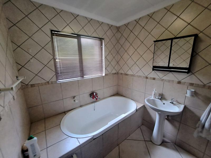 To Let 3 Bedroom Property for Rent in Thatchfield Gauteng