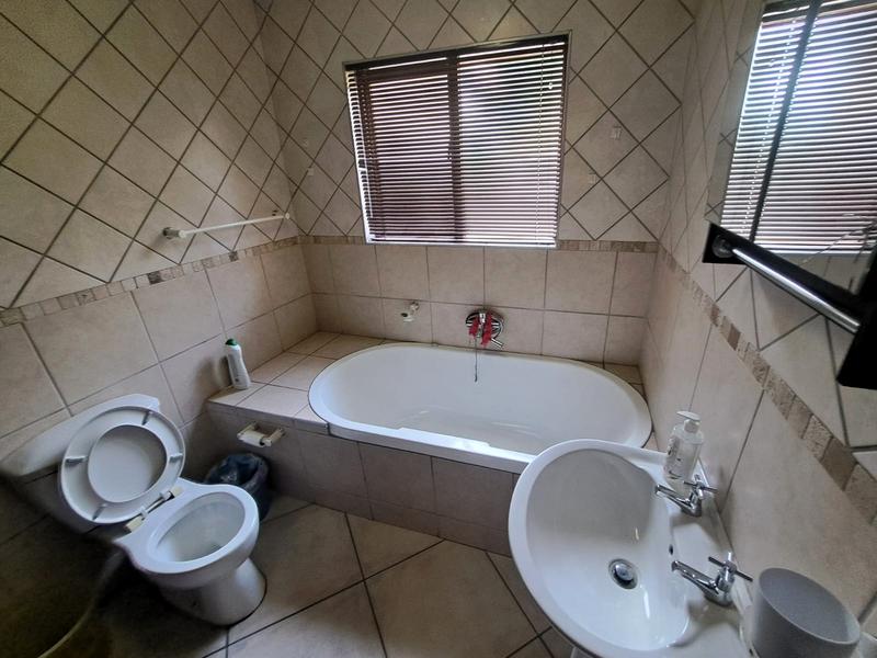 To Let 3 Bedroom Property for Rent in Thatchfield Gauteng