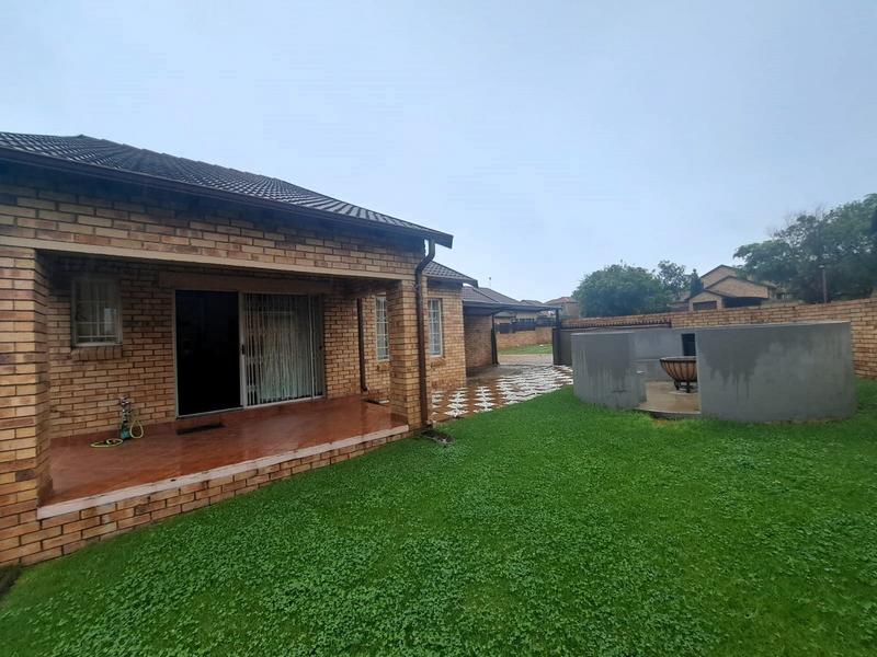 To Let 3 Bedroom Property for Rent in Amberfield Valley Gauteng