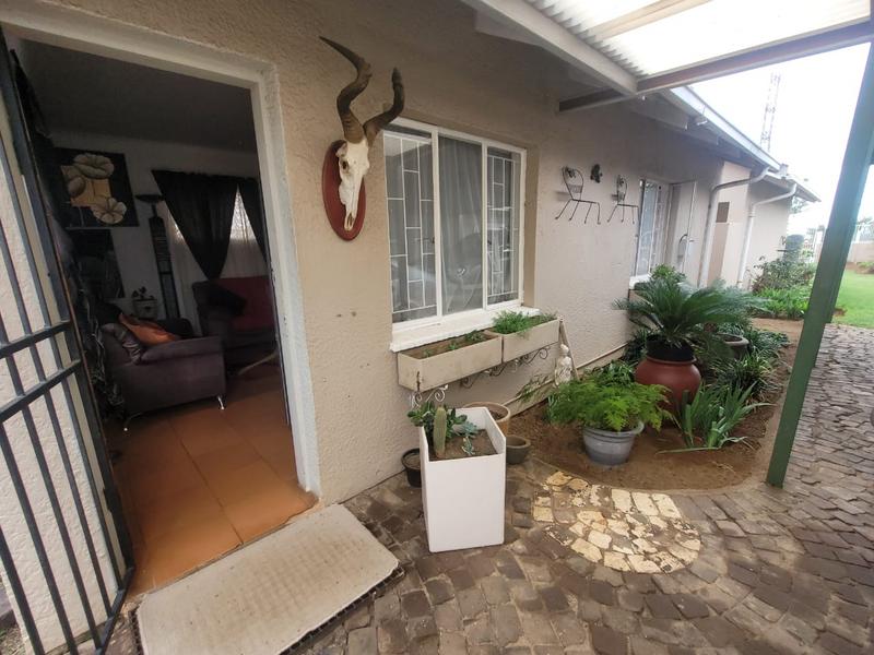 To Let 1 Bedroom Property for Rent in Helikonpark Gauteng