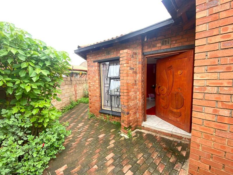 3 Bedroom Property for Sale in Dhlamini Gauteng