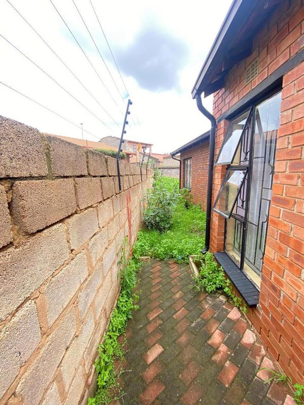 3 Bedroom Property for Sale in Dhlamini Gauteng