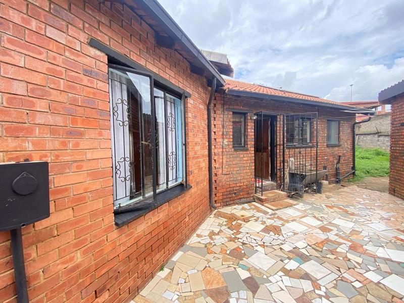 3 Bedroom Property for Sale in Dhlamini Gauteng