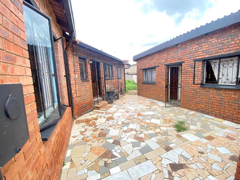 3 Bedroom Property for Sale in Dhlamini Gauteng