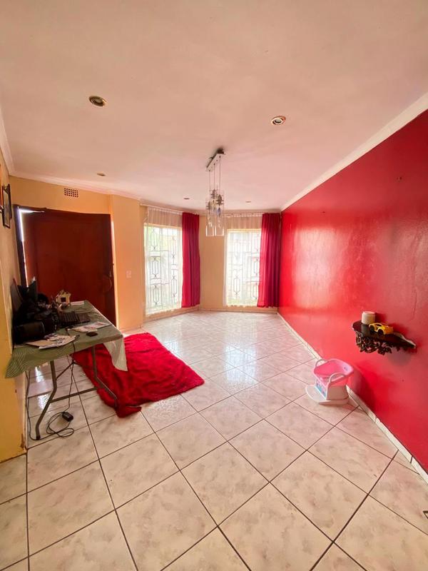 3 Bedroom Property for Sale in Dhlamini Gauteng